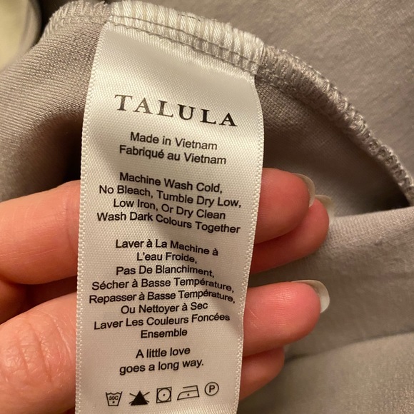 LAST DAY TO BUY!! Aritzia skirt - Picture 10 of 11